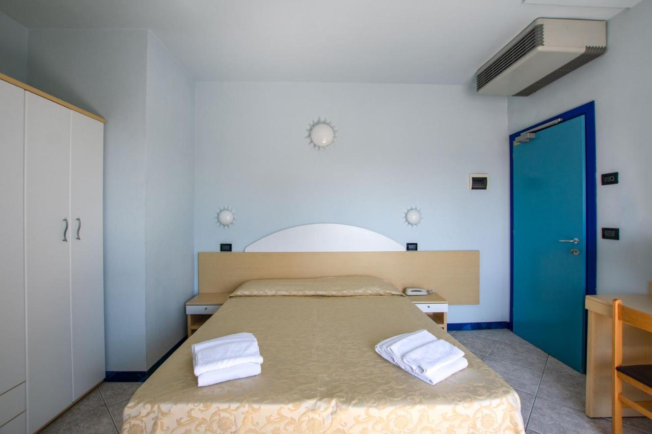 Hotel Bristol Misano Adriatico Exterior foto