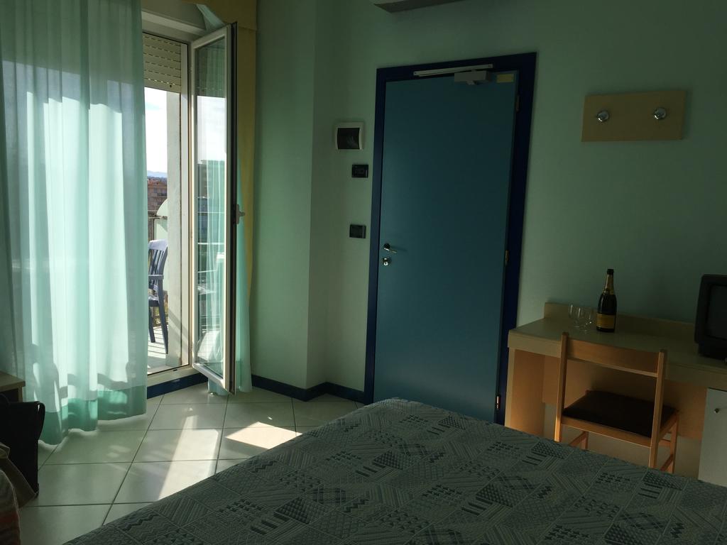 Hotel Bristol Misano Adriatico Zimmer foto