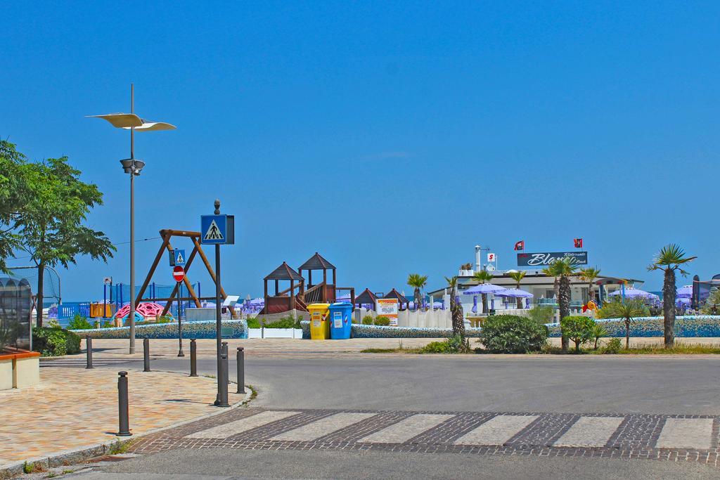 Hotel Bristol Misano Adriatico Exterior foto